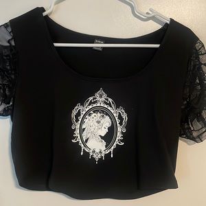Shein crop top. Size XL but fit is super snug. It’s tiny. Fits more S/M